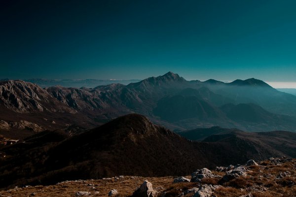 Escapade en Sommets : Votre Manuel Ultime pour Maîtriser la Randonnée en Montagne